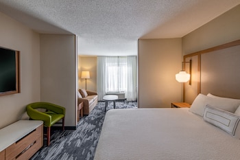 Suite, 1 King Bed with Sofa bed, Hearing Accessible (Accessible Bathtub)