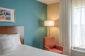 Room, 1 King Bed, Hearing Accessible (Roll-in Shower)