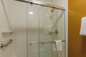 Room, 1 King Bed, Hearing Accessible (Roll-in Shower)