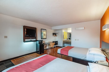 2 Full Beds, Non-Smoking, Micfridge
