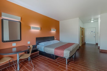 1 Full Bed, Deluxe