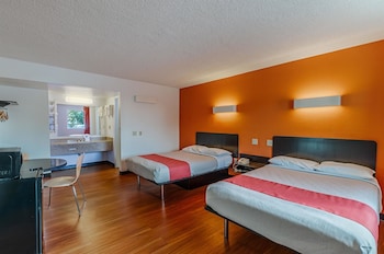 2 Full Beds, Mob Acc Roll in Shower Nsmk Micfridge