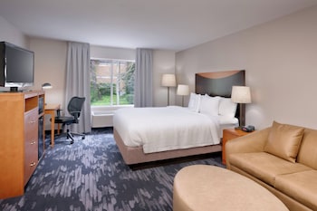 Suite, 1 King Bed with Sofa bed (Mobility/Hearing Accessible, Tub)