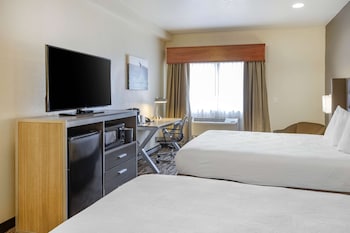Standard Double Room, 2 Queen Beds, Non Smoking, Refrigerator & Microwave