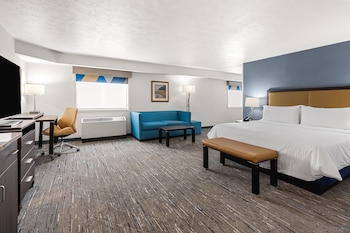 Suite, 1 King Bed with Sofa bed, Corner