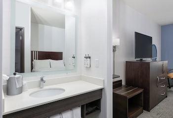 Standard Room, 1 King Bed
