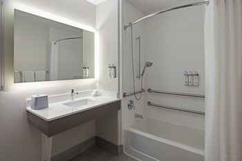 Room, 1 Queen Bed, Accessible (Communications, Accessible Tub)