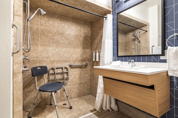 Room, 1 King Bed, Accessible (Mobility & Hearing, Roll-in Shower)