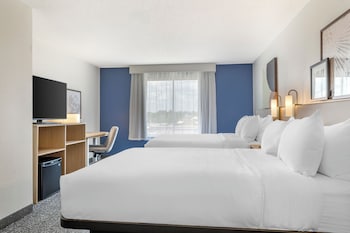 Room, 2 Queen Beds, Accessible, Bathtub