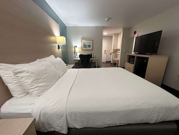 Standard Room, 1 Queen Bed, Accessible, Non Smoking