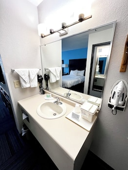 Studio Suite, 1 King Bed, Non Smoking