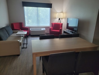 Suite, 1 King Bed, Accessible, Jetted Tub (Roll-in Shower)