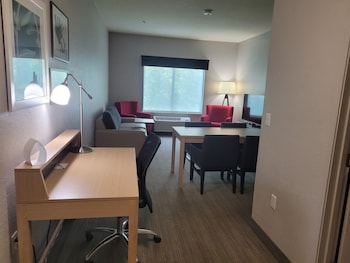 Suite, 1 King Bed, Accessible, Jetted Tub (Roll-in Shower)