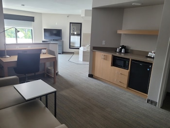 Suite, 1 King Bed with Sofa bed, Non Smoking, Jetted Tub
