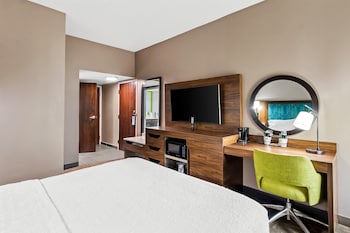 One Queen Bed, Non-Smoking, Accessible