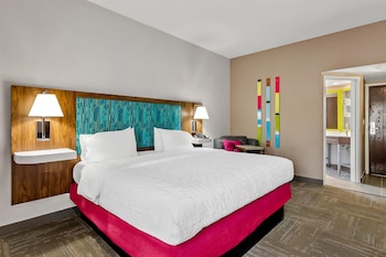 One King Bed, Large Room Nonsmoking