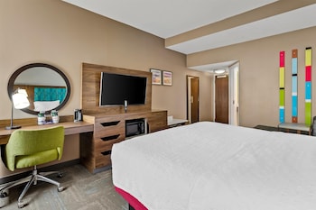 One King Bed Large Room, Nonsmoking