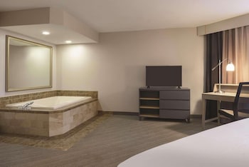 Suite, 1 King Bed, Non Smoking, Jetted Tub