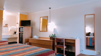 Deluxe Room, 2 Queen Beds, Non Smoking, Refrigerator & Microwave