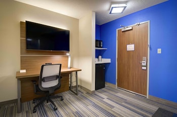 Standard Room, 2 Queen Beds, Accessible Bathtub