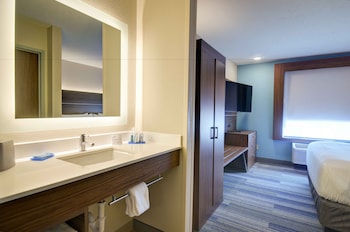 Standard Room, 2 Queen Beds, Accessible Bathtub