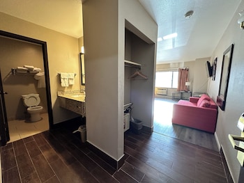 Room, 2 Queen Beds, Non Smoking (Accessible Tub)