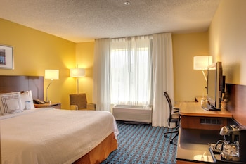 Room, 1 King Bed (Mobility/Hearing Access, Roll-In Shwr)