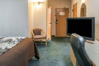 Standard Room, 1 King Bed, Accessible, Non Smoking