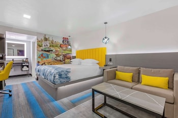 Suite, 1 King Bed, Non Smoking (Pet Friendly;with Sofabed)