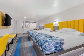 Suite, 2 Queen Beds, Non Smoking (Pet Friendly;with Sofabed)