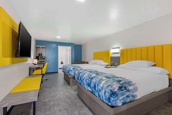 Suite, 2 Queen Beds, Accessible, Non Smoking (Pet Friendly)