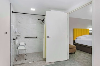 Suite, 2 Queen Beds, Accessible, Non Smoking (Pet Friendly)