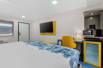 Suite, 1 King Bed, Accessible, Non Smoking (with Sofabed)
