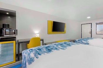 Suite, 2 Queen Beds, Non Smoking (Pet Friendly;with Sofabed)