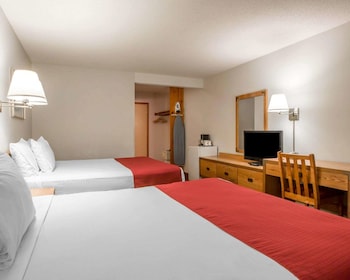 Standard Room, 2 Queen Beds, Non Smoking