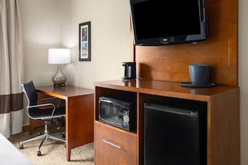 Room, 1 Queen Bed, Accessible, Non Smoking (Hearing, Mobility Roll-In Shower)