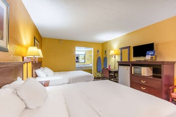 Room, 2 Queen Beds, Smoking