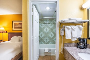 Room, 2 Queen Beds, Smoking