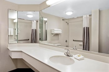 1 King Bed, Suite, Non-Smoking