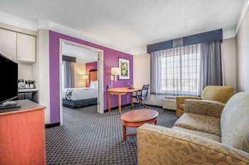1 King Bed, Suite, Non-Smoking