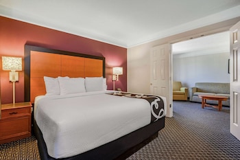 1 King Bed, Suite, Non-Smoking