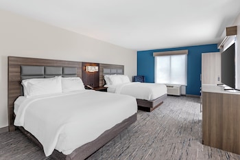 2 Queen Suite with Sofa Bed
