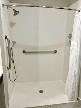 Standard Room, 2 Queen Beds (Mobility, Roll-In Shower)