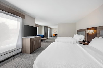 2 Queen Suite with Sofa Bed