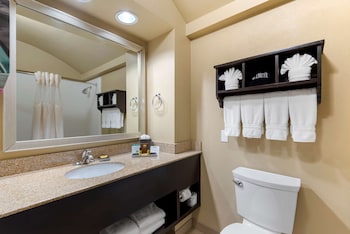 Standard Room, 2 Queen Beds, Non Smoking, Refrigerator & Microwave (with Single Sofabed)