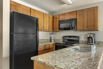 3 BEDROOM 1KG 2TW 1QN BILEVEL TOWNHOUSE
