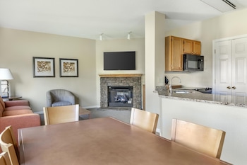2 BEDROOM 1 KING 1 QUEEN SUITE WITH KITCHEN