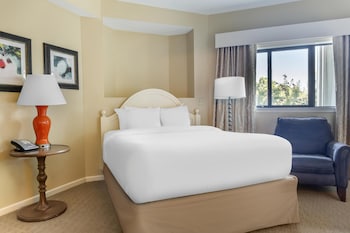 1 QUEEN BED WITH MINI FRIDGE