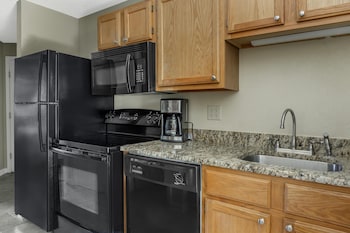 1 BEDROOM 1 QUEEN SUITE WITH KITCHEN