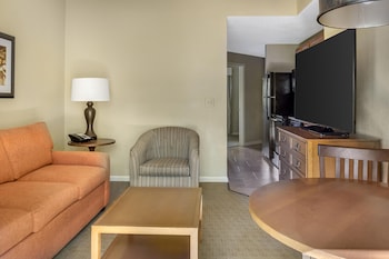 1 BEDROOM 1 QUEEN SUITE WITH KITCHEN
